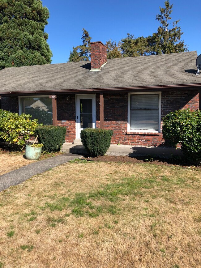 Foto del edificio - 3218 64th Ave SW