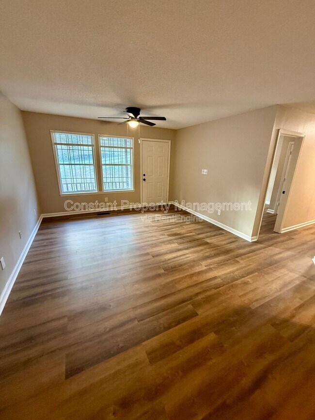 Foto del edificio - 3277 Club Dr