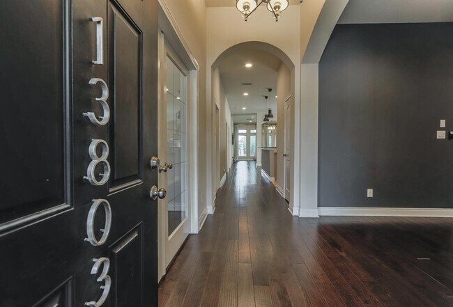Building Photo - 13803 Royal Ridge Dr