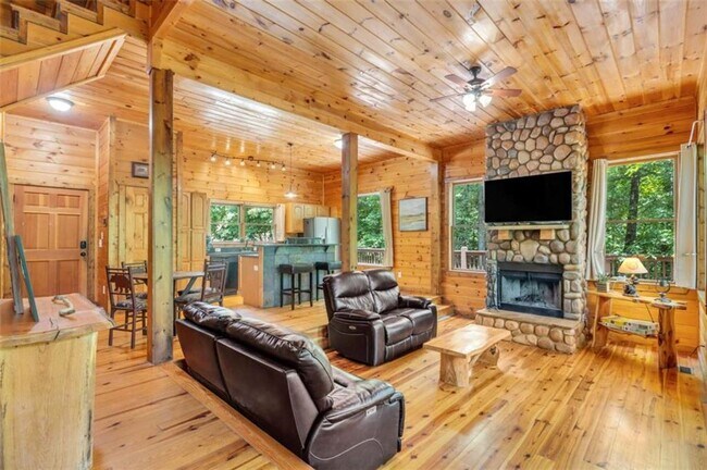 Foto del edificio - 417 Hickory Ridge Dr