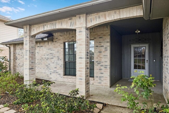 Building Photo - 2209 Aberdeen Dr