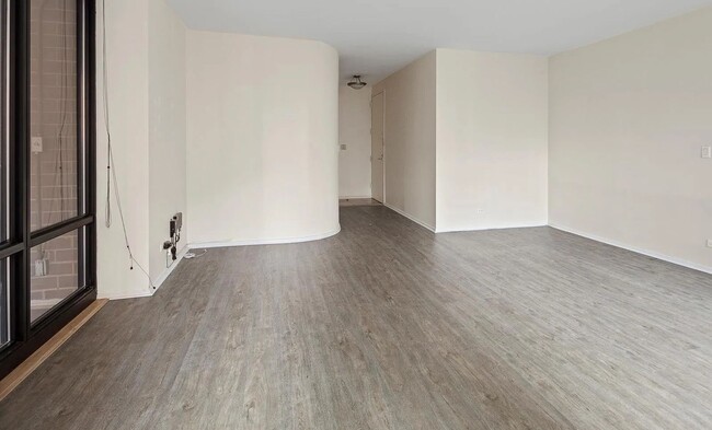 Building Photo - Spacious 1 Bedroom 1 Bathroom