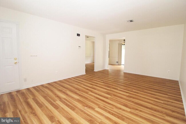 Foto del edificio - 19 Francis Ct