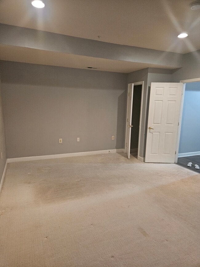 Building Photo - 2604 Somerton Ct