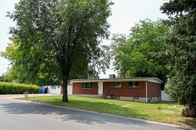 Building Photo - 600 E 380 S