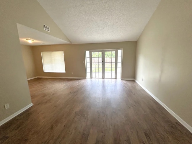 Foto del edificio - 503 Hillside Ct