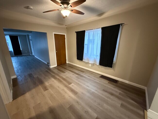 Foto del edificio - 380 Falconer St.