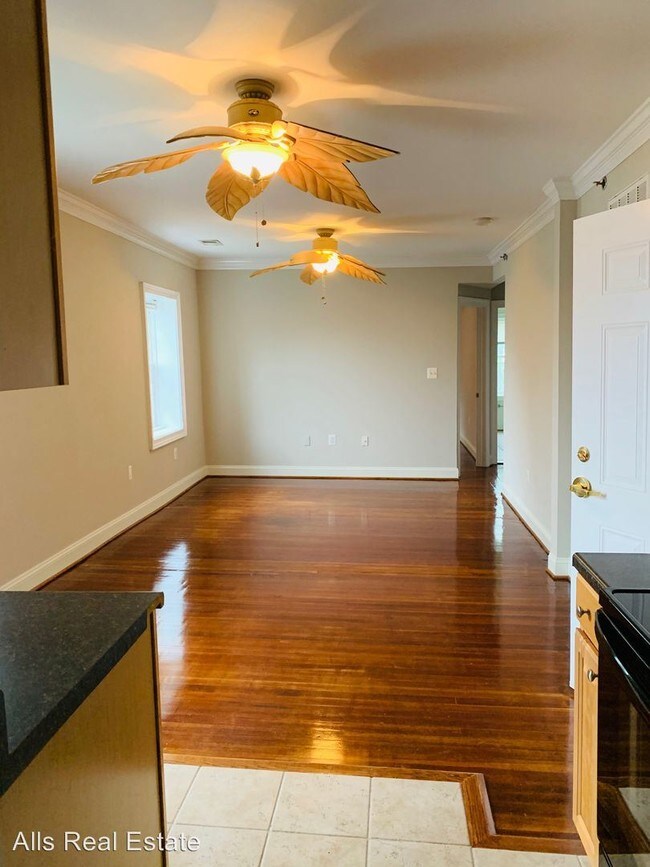 Building Photo - 194 E Lee St