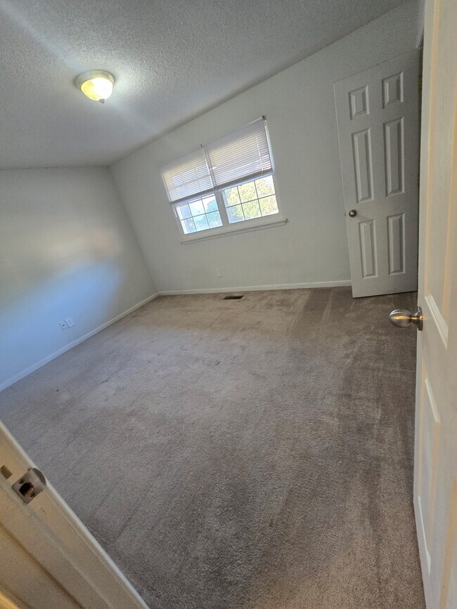 Foto del edificio - 1620 Crest Rd