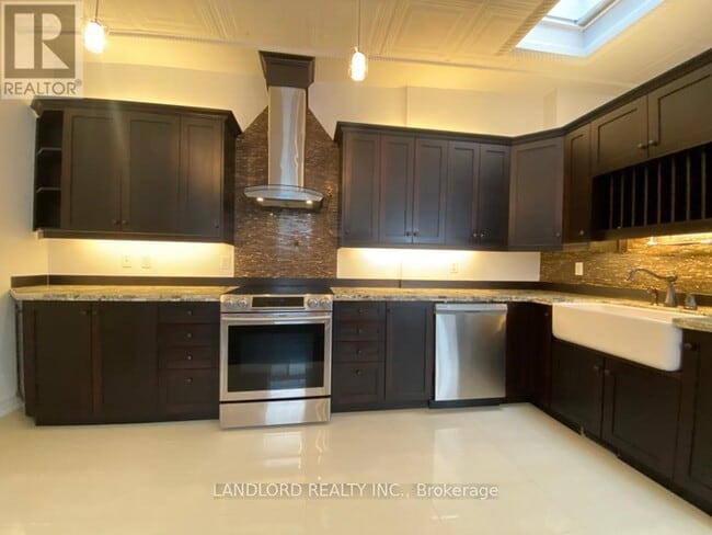 Building Photo - 385 Jane St