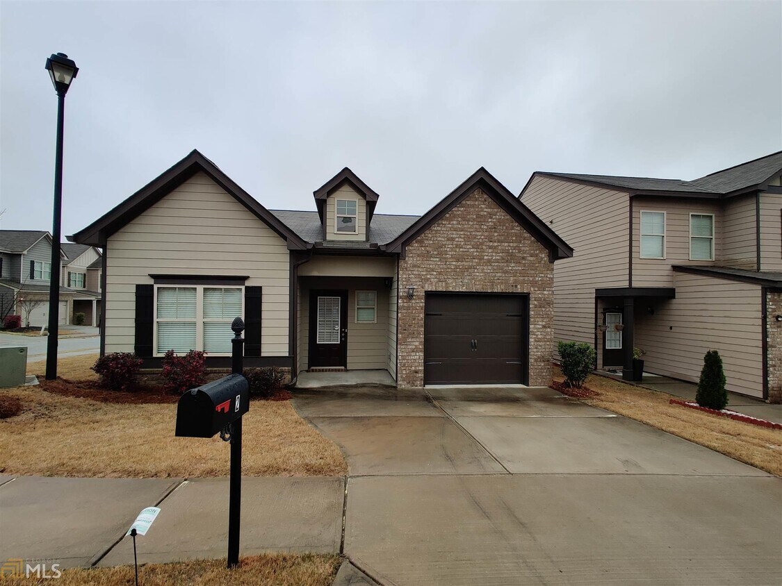 Primary Photo - 2 Longleaf Cir