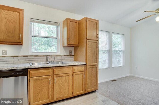 Foto del edificio - 591 Evergreen Ct