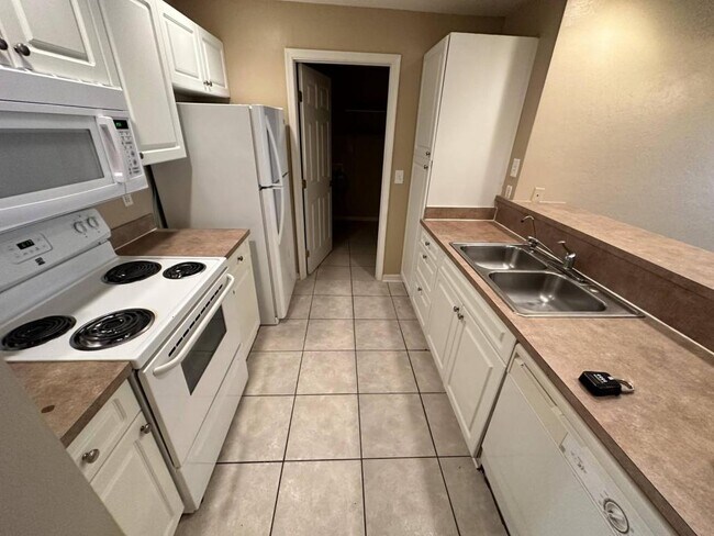 Foto del edificio - 3024 Santa Barbara Blvd