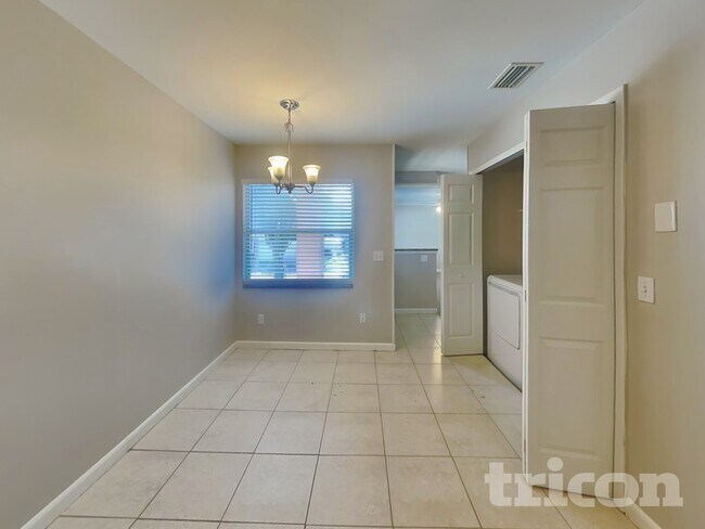 Building Photo - 605 Missionwoode Dr