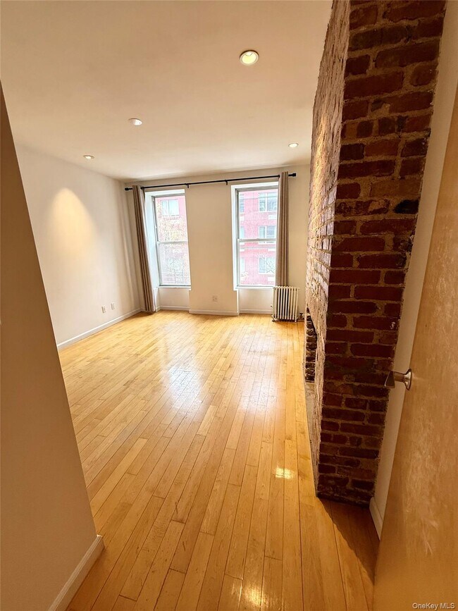 Foto del edificio - 528 W 46th St