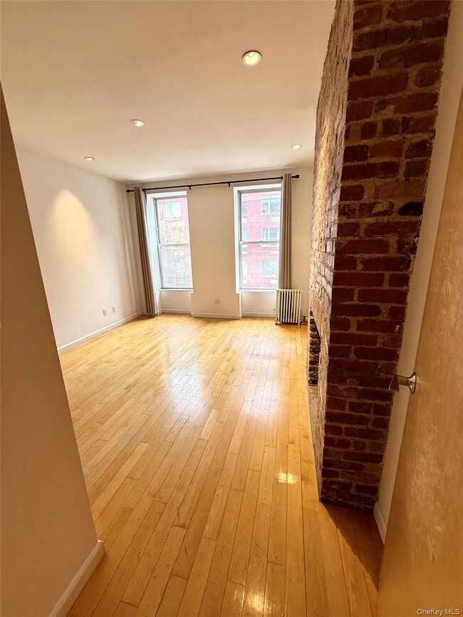 Building Photo - 528 W 46th St