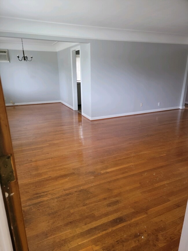 Foto del edificio - 1726 Sutton Ave