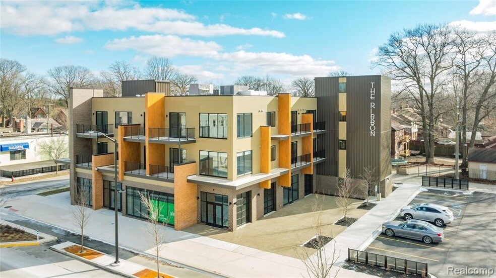 Foto principal - 16530 E Warren Ave