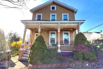 Building Photo - 34 Kimball St