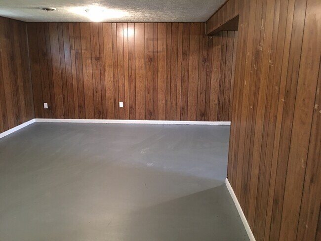 Building Photo - 5263 Big Bend Dr
