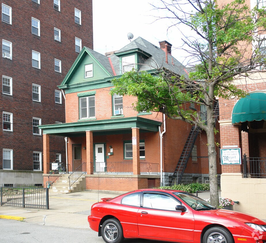 Building Photo - 257 Melwood Ave