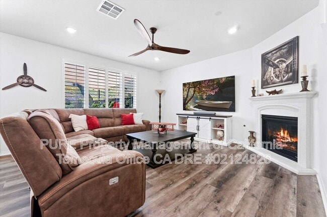Building Photo - 33116 Table Rock Dr