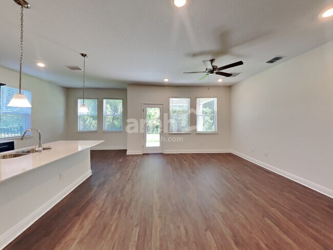 Building Photo - 27478 St Andrews Ave