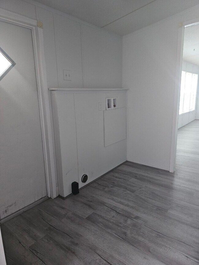 Foto del edificio - 12235 Farm to Market Rd 730 N