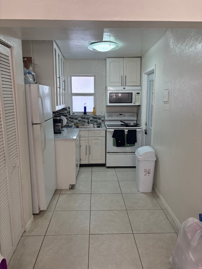 Building Photo - 2238 Monroe St