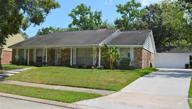 Building Photo - 618 Cedar Ln