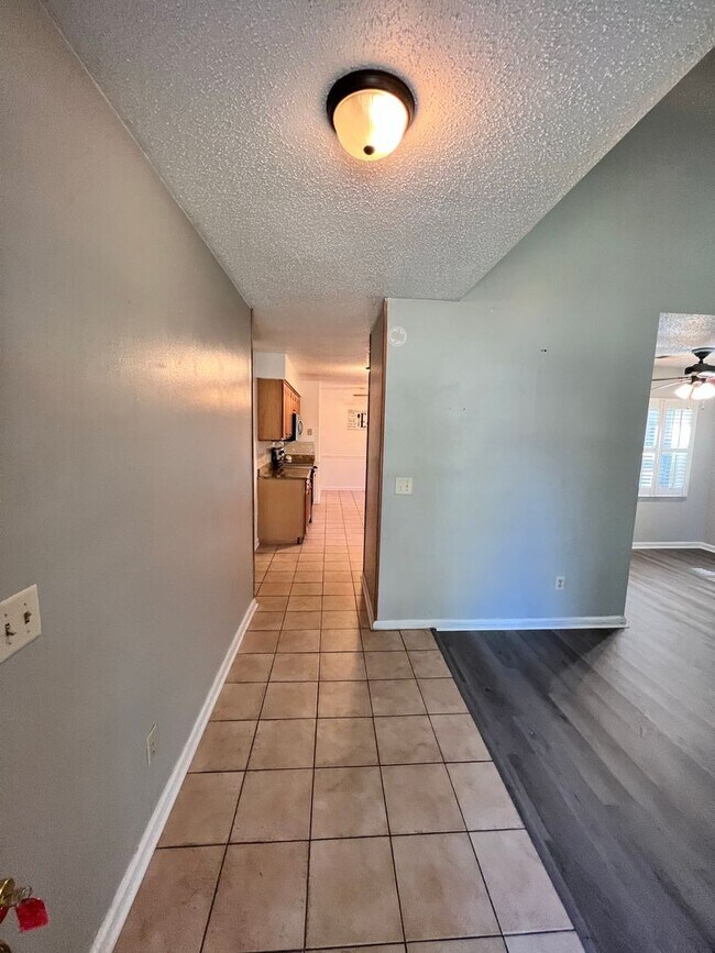 Building Photo - Home For Rent