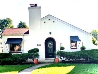 Building Photo - 6851 N Tripp Ave