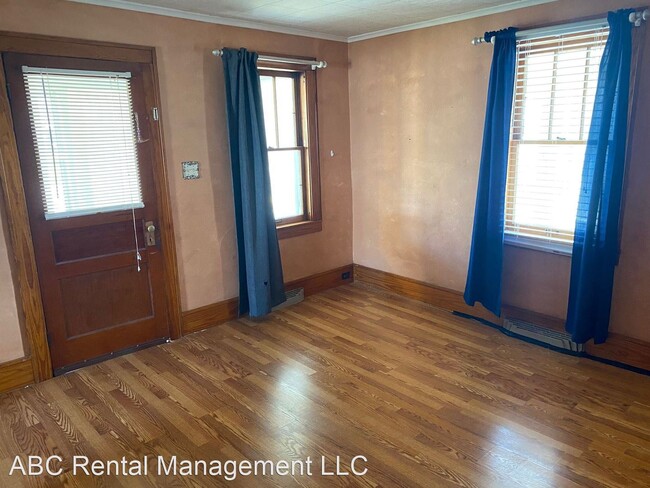 Building Photo - 3 br, 1 bath House - 210 N Ohio St