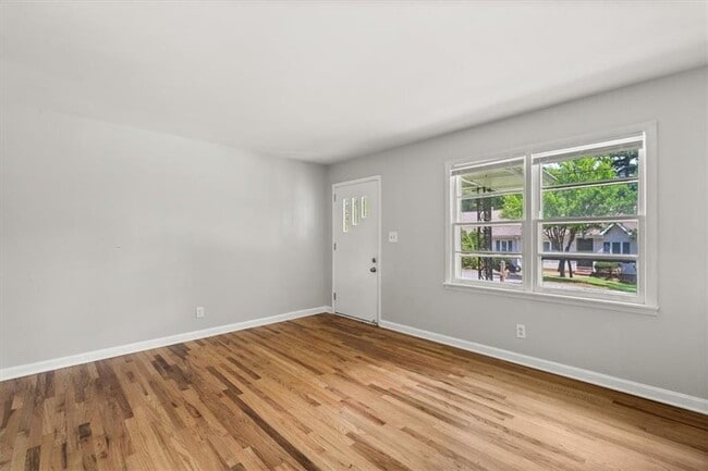 Building Photo - 190 Opal Dr
