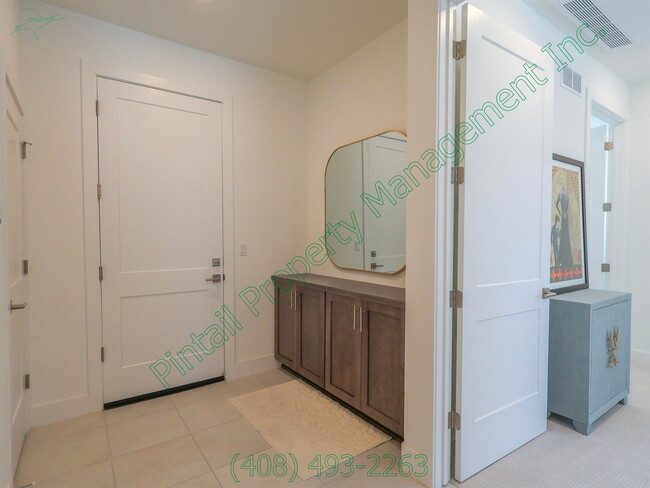 Building Photo - 1107 Artemisia Ter