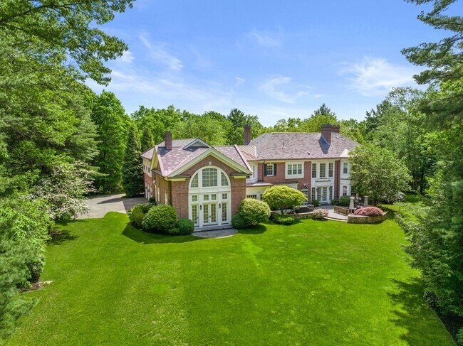Building Photo - 140 Meadowbrook Rd