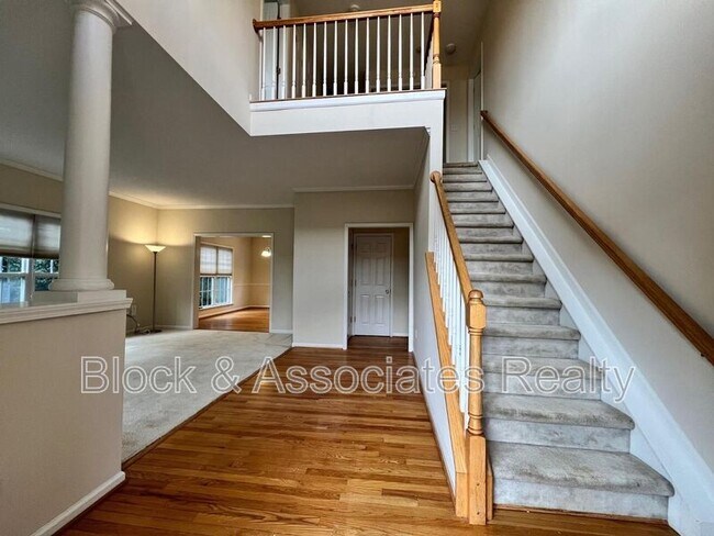 Foto del edificio - 305 Bradwyck Drive