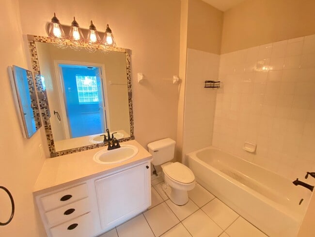 Building Photo - Charming 3/B condo in the heart of Altamon...