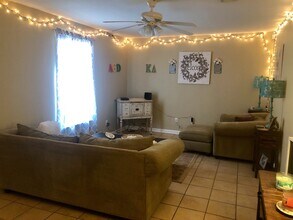 Building Photo - 104 B St