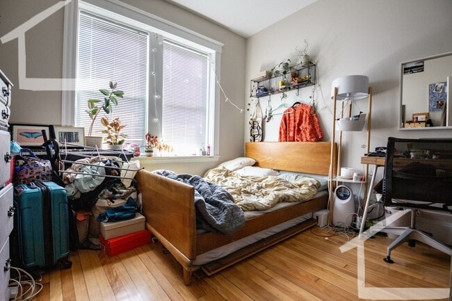 Building Photo - Avl Now! Renovated 2BR in Allston, no fee!