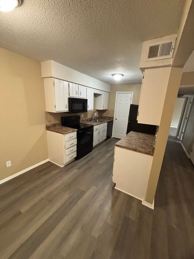 Primary Photo - 2 Bedroom 1 bath Apartment