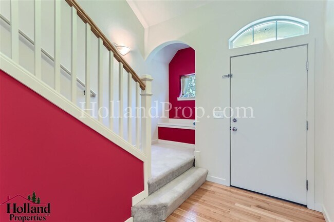 Building Photo - Lovely 3 bedroom home in a great location ...