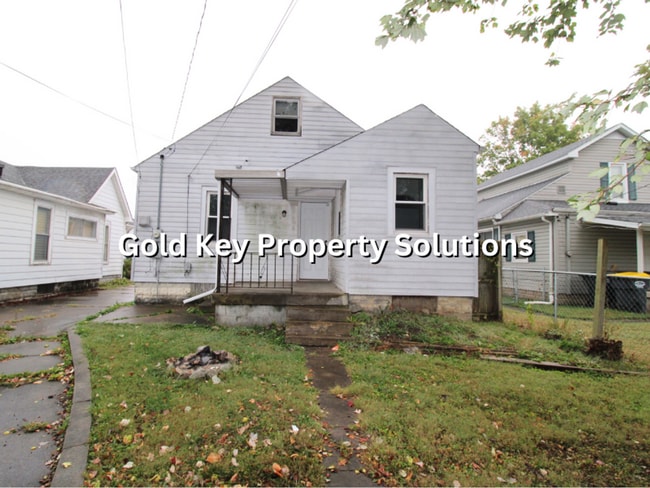 Building Photo - Oversized 3 BR 1 BA House with Garage and ...