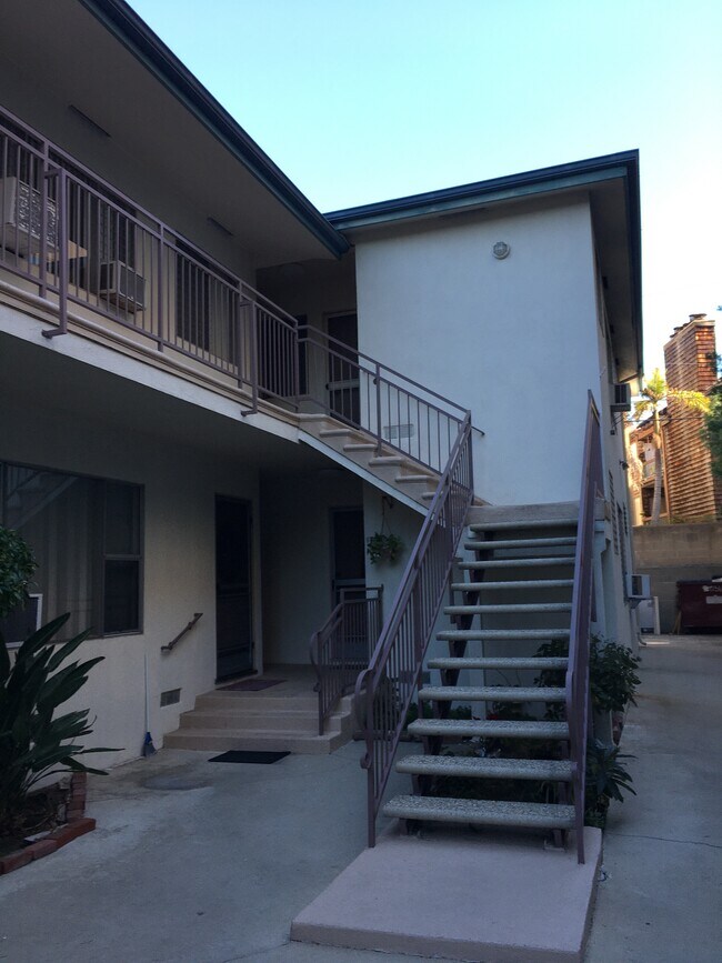 Building Photo - 316 N Cedar St