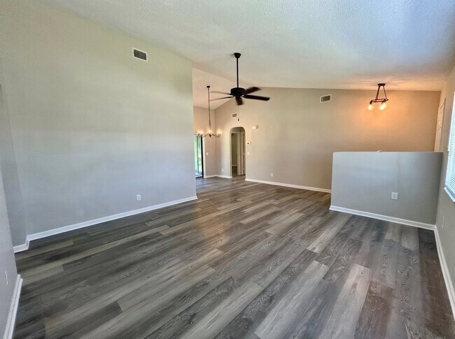Foto del edificio - 21443 Manatee Ave
