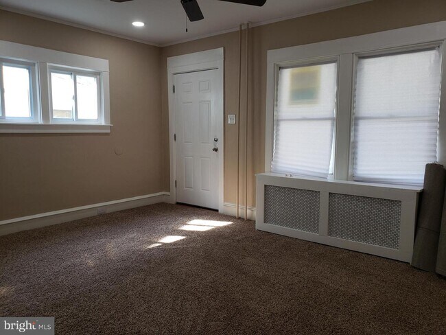 Building Photo - 123 Primos Ave