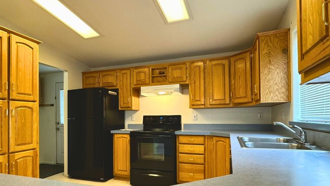 Foto del edificio - 3 Bed/2 Bath Home w/ Garage