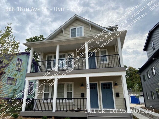 Foto del edificio - Spacious 7 Bedroom Duplex Close to U of M ...