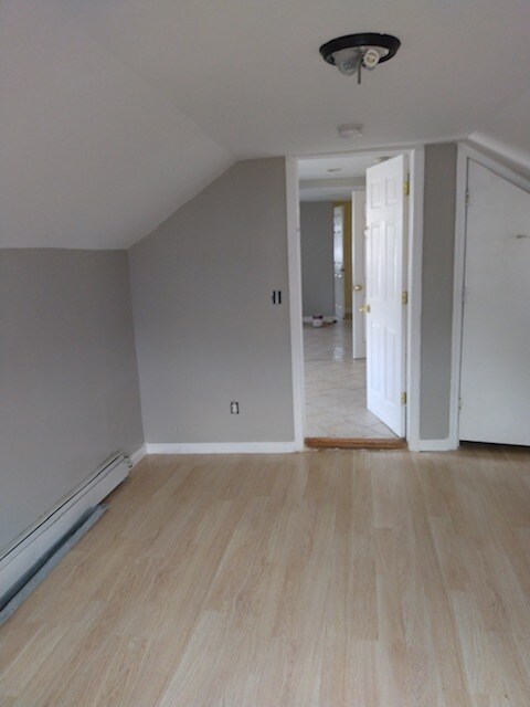Building Photo - 452 River St