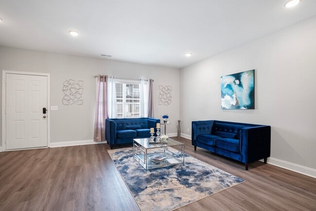 Foto del edificio - 156 Excell Rd